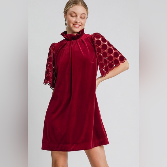 Dresses & Skirts - Burgundy Dotted Lace Half Sleeve Mock Neck Back Tie Velvet Dress